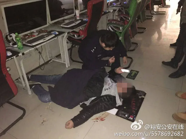 Gamer asal Anhui, China, ini tiba-tiba terjatuh pingsan dan mengeluarkan banyak darah karena main game 9 jam non-stop © shanghaiist