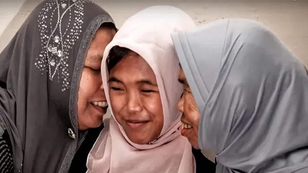 Raudhatul, putri yang hilang selama 10 tahun akibat Tsunami dan berhasil bertemu dengan keluarganya kembali © Newsner