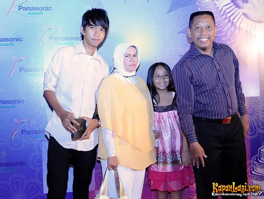 Tukul beserta istri dan anak-anaknya © KapanLagi.com®