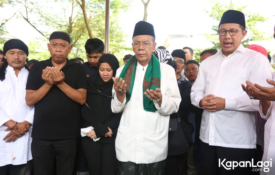 Menteri Agama turut mendoakan almarhum istri Tukul Arwana. ©KapanLagi.com/Budy Santoso