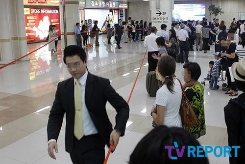 Penjagaan di bandara Gimpo diperketat saat kedatangan Girls Generation @TV Report