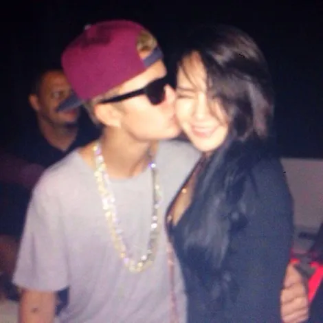 Bieber dan CL mesra di Korea. ©koreaboo