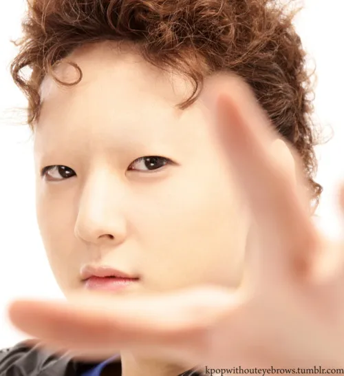 Kevin masih meninggalkan bekas ketampanan. ©Koreaboo