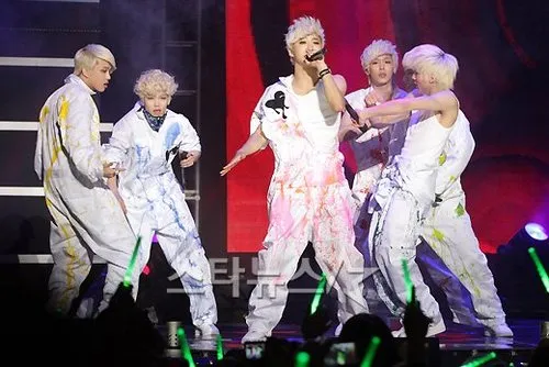 Salah satu penampilan live B.A.P yang memukau ©theworldofbap.tumblr.com