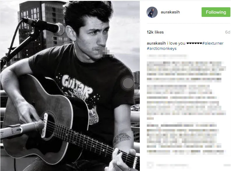 Alex Turner jadi musisi idola Aura Kasih © Instagram.com/aurakasih
