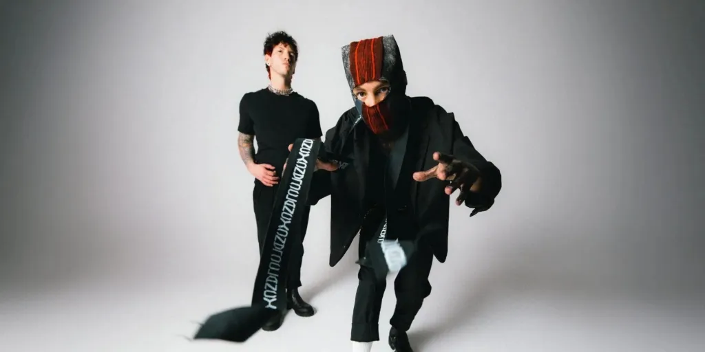 Twenty One Pilots - Backslide