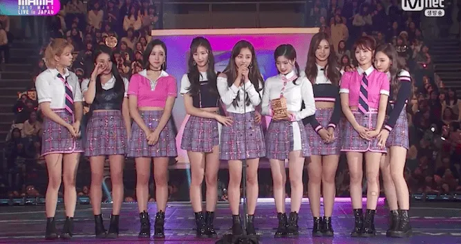 TWICE dapat daesang lagi © soompi.com