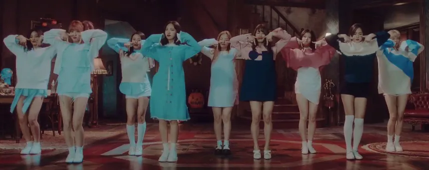 'TT' merupakan single lagu milik TWICE yang begitu populer dan fenomenal. Credit: via asianjunkie.com
