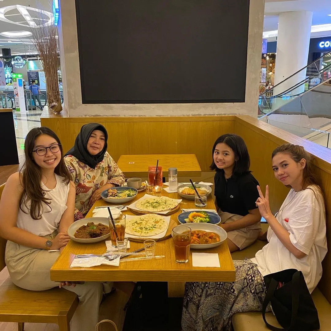 (credit: instagram.instagram.com/twinawati)