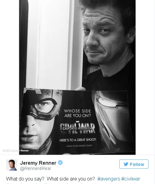 Jeremy Renner pamerkan poster promo CAPTAIN AMERICA: CIVIL WAR/©twitter.com/Renner4Real