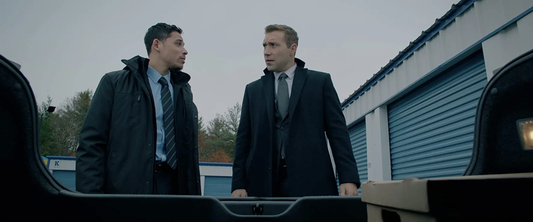 Jai Courtney dan Anthony Ramos. ©Open Road Films via IMDb