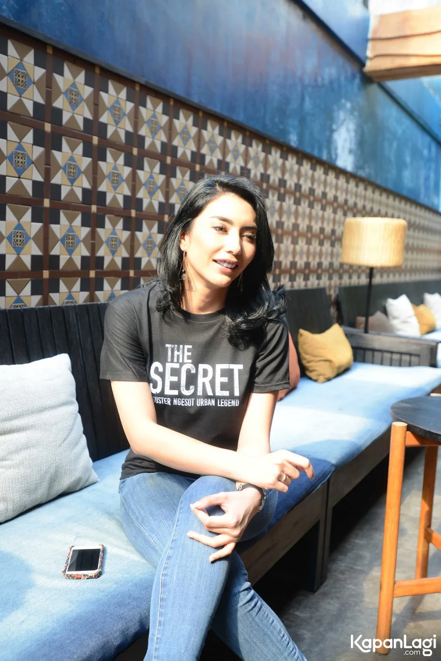 Tyas Mirasih merasa tidak canggung meski bermain di film yang diproduksi oleh sang mantan, Raffi Ahmad. (Credit: KapanLagi.com/Bayu Herdianto)