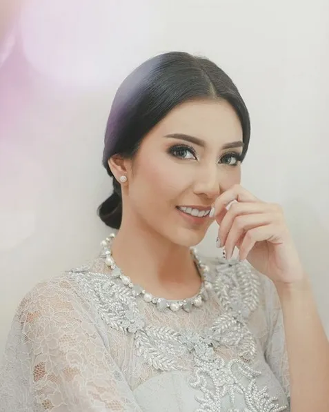 Tyas tak malu terima endorsement untuk pernikahannya/©WHY Moments via instagram.com/tyasmirasih