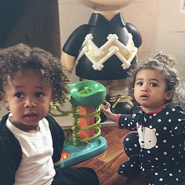 King Cairo (Kiri) dan Royalty Brown (kanan) sedang asyik playdate/©instagram.com/instatyga