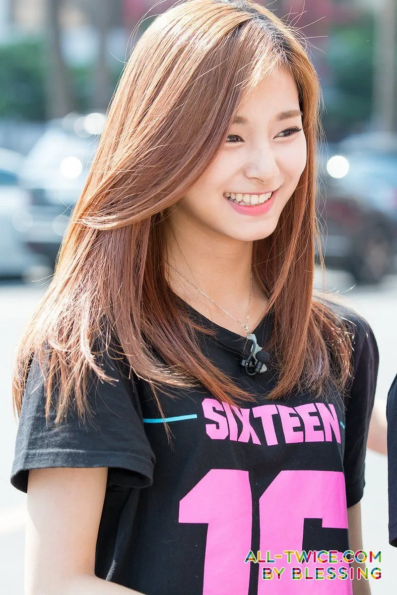 Tzuyu yang tampil seperti remaja © all-twice.com