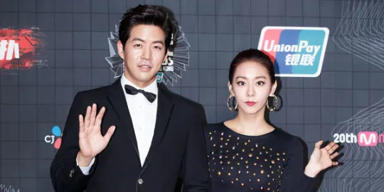 UEE After School dan Lee Sang Yoon diungkapkan pacaran sejak awal tahun. ©soompi.com