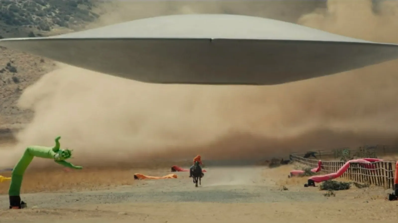 Jordan mengamati bahwa film-film UFO yang ada selama ini belum memaksimalkan genre horor. 