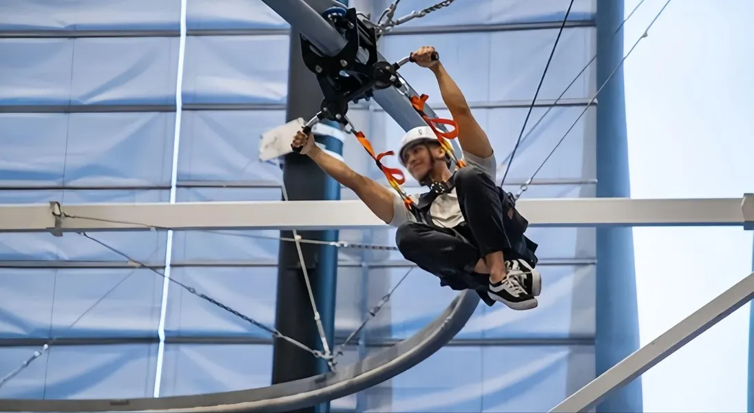 Roll Glider, sensasi melayang di dalam ruangan. (Sumber: HomeTeamNS)