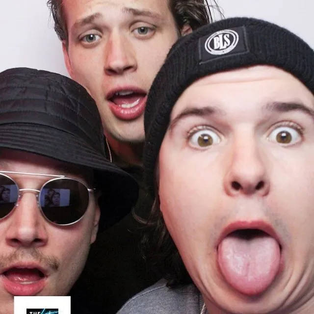 Sang frontman, Lukas Graham menceritakan bahwa lagu '7 Years' berhasil dibuat karena kematian ayahnya pada 2012 silam © lukasgraham.com