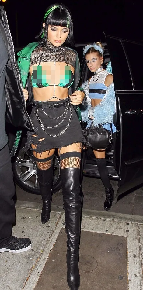 Hailey ikut datang di acara ulang tahun Kendall @ dailymail.co.uk
