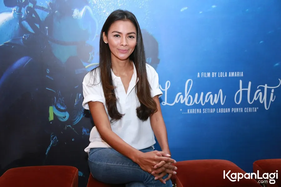 Ully belajar free dive sesaat sebelum syuting/©KapanLagi.com®/Agus Apriyanto