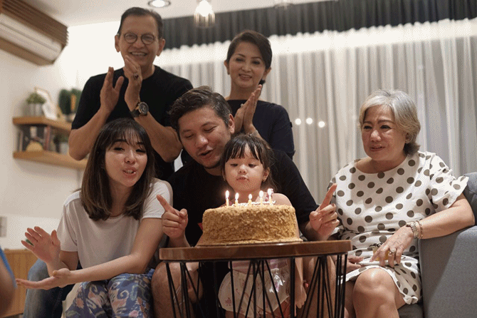 Surprise ulang tahun Gading Marten (credit : instagram.com/gadiiing)