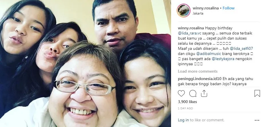 belakang dari kiri Selfi, Lesty dan Adibal Sahrul. Depan Winny Rosalina dan Rara. © Instagram.com/winny.rosalina