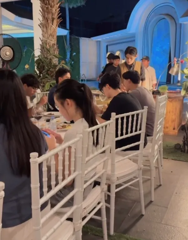 Meriah Bareng Teman-Temannya