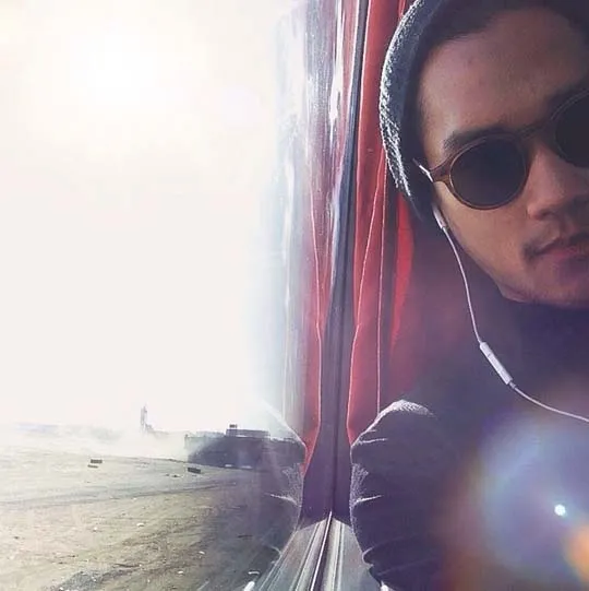 Afgan saat berada di bis menuju Madinah