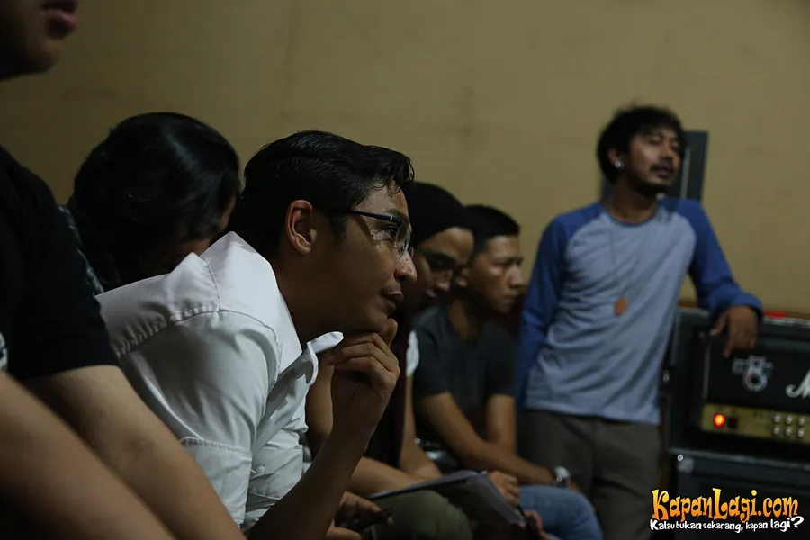 Ungu saat mengaudisi sebuah band © KapanLagi.com®/Agus Apriyanto