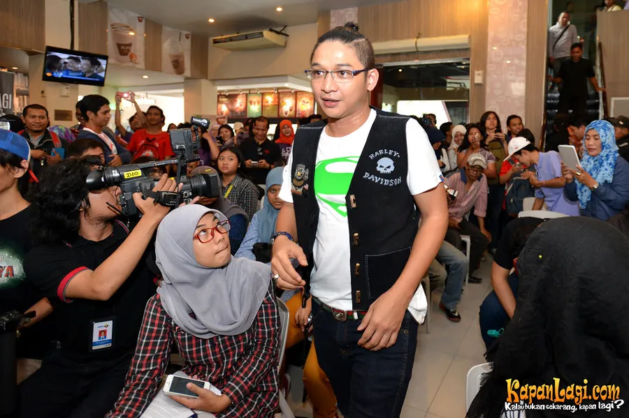 Pasha turut meringankan beban korban kebakaran rumah di Bogor/©Kapanlagi.com®/Bambang E Ros