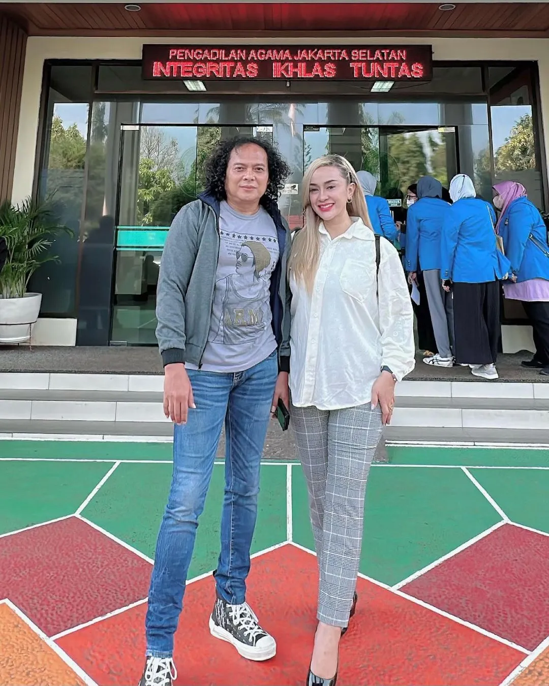 instagram.com/lia3srigala