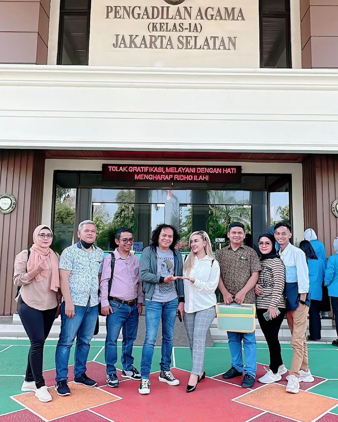 instagram.com/lia3srigala