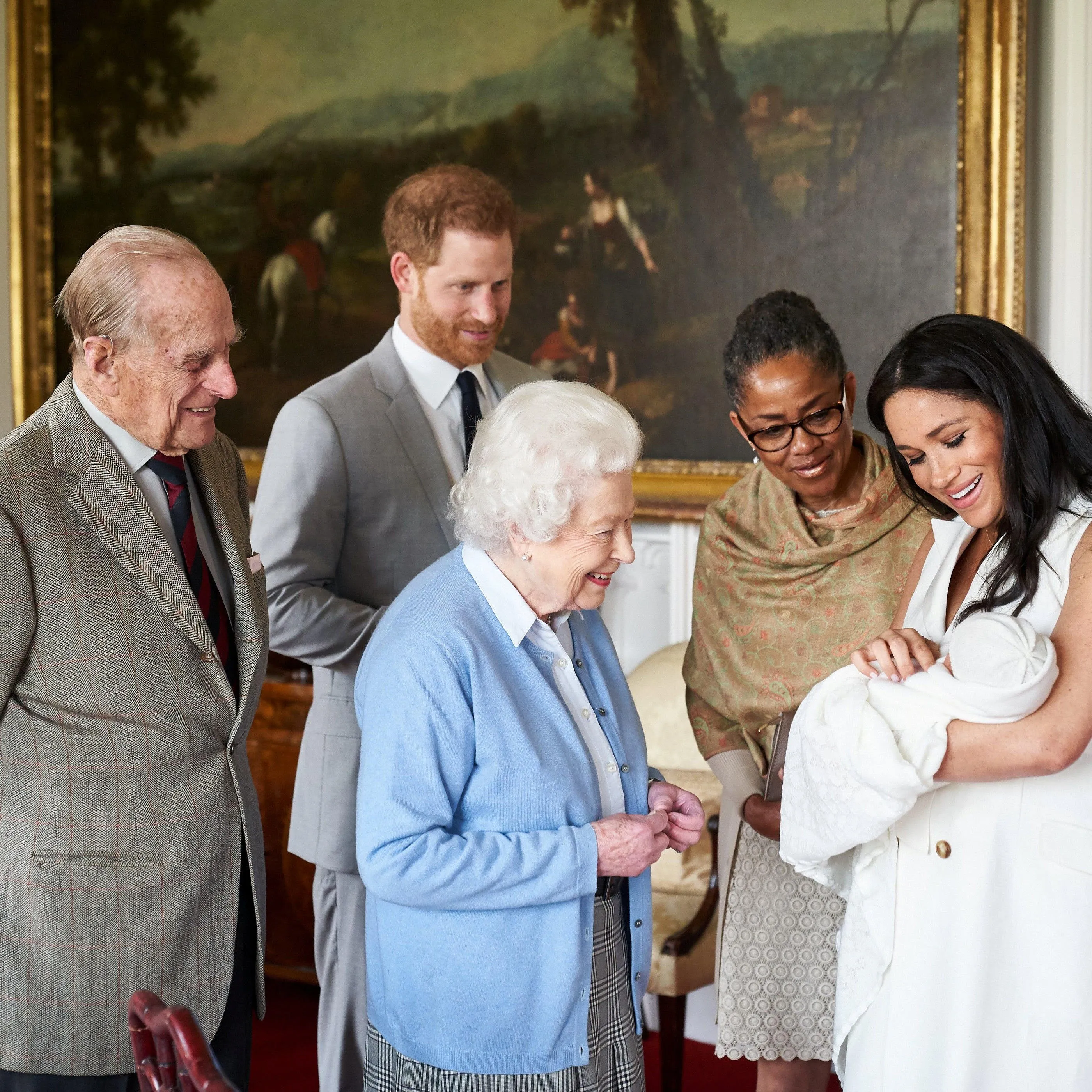 baby Archie Bersama Ratu Elizabeth © Chris Allerton/Copyright SussexRoyal/Pool via REUTERS