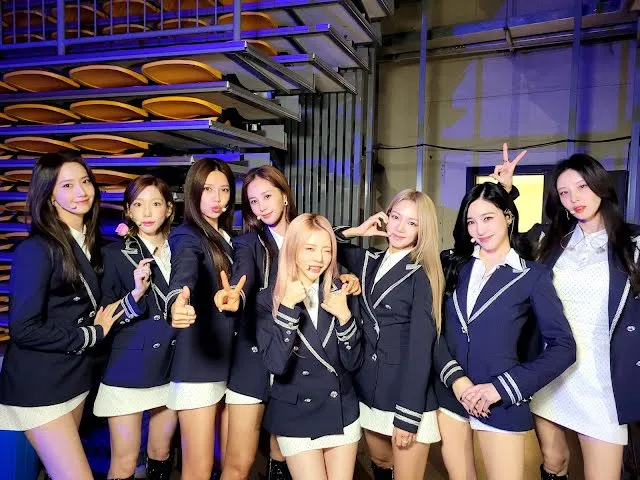 Girls' Generation (Credit: twitter.com/girlsgeneration)