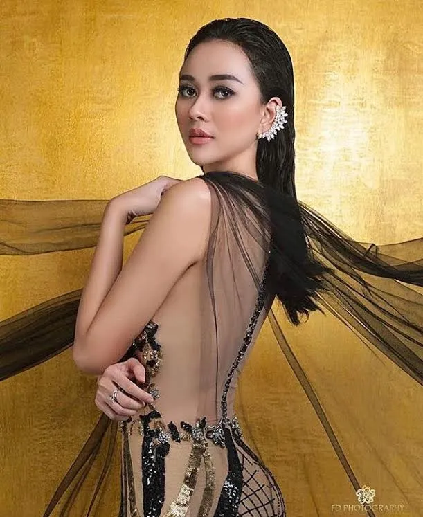 Karena foto ini, Aura Kasih disangka telanjang oleh netizen © FD Photography