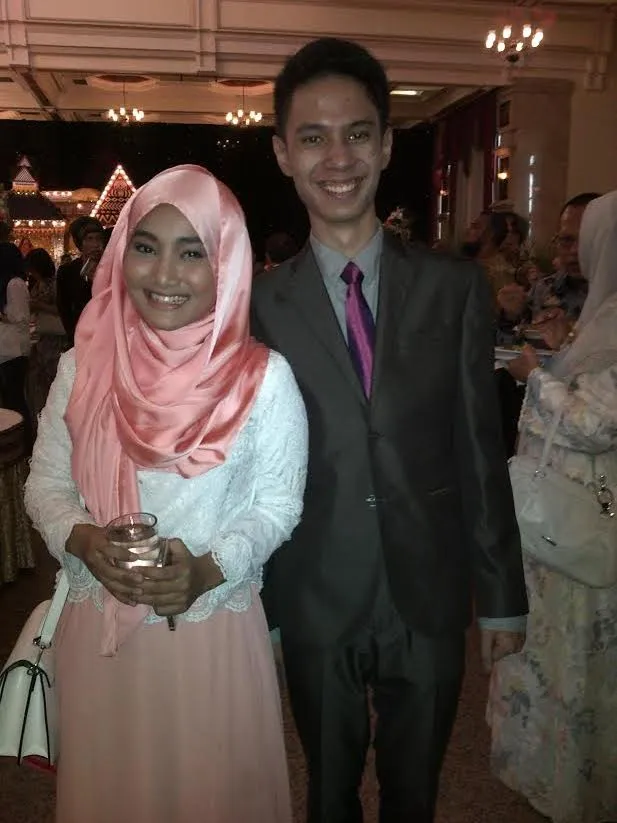 Fatin menggandeng pacarnya. ©KapanLagi.com/Ato