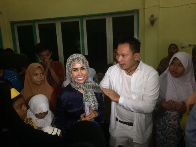 Ratu Meta ajak Vicky Prasetyo santuni anak yatim. ©KapanLagi.com/Dedi Rahmadi