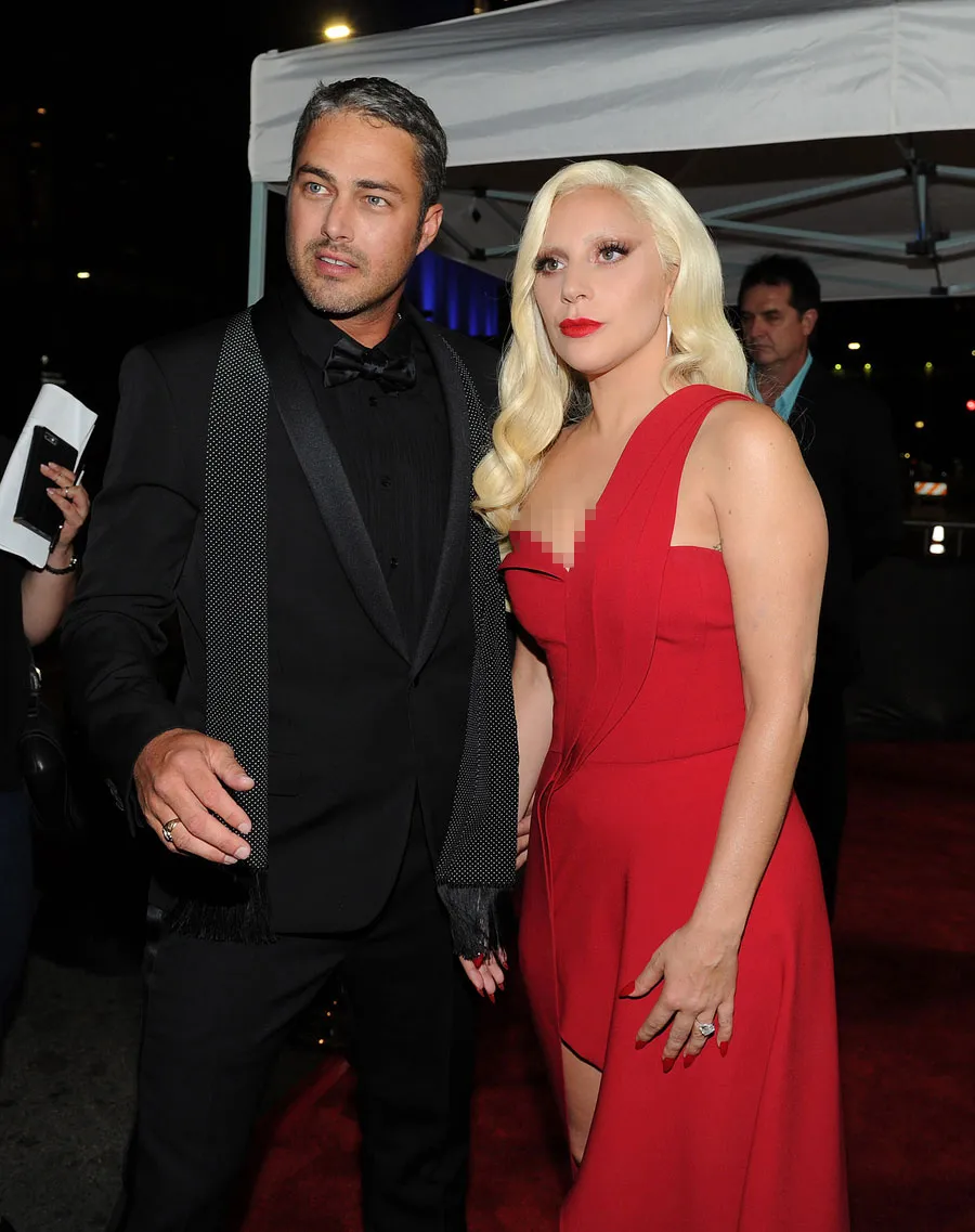 Taylor Kinney beri sedikit bocoran soal gaun pernikahan Lady Gaga © Splashnews.com