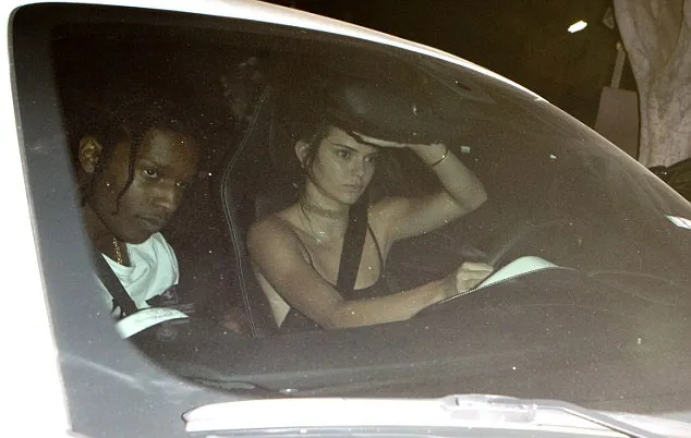 Kendall Jenner ketahuan kencan lagi dengan Rocky @ dailymail.co.uk/splashnews