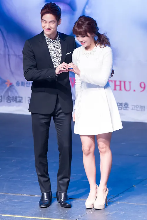 Kim Bum - Eunji A Pink saat konferensi pers drama
