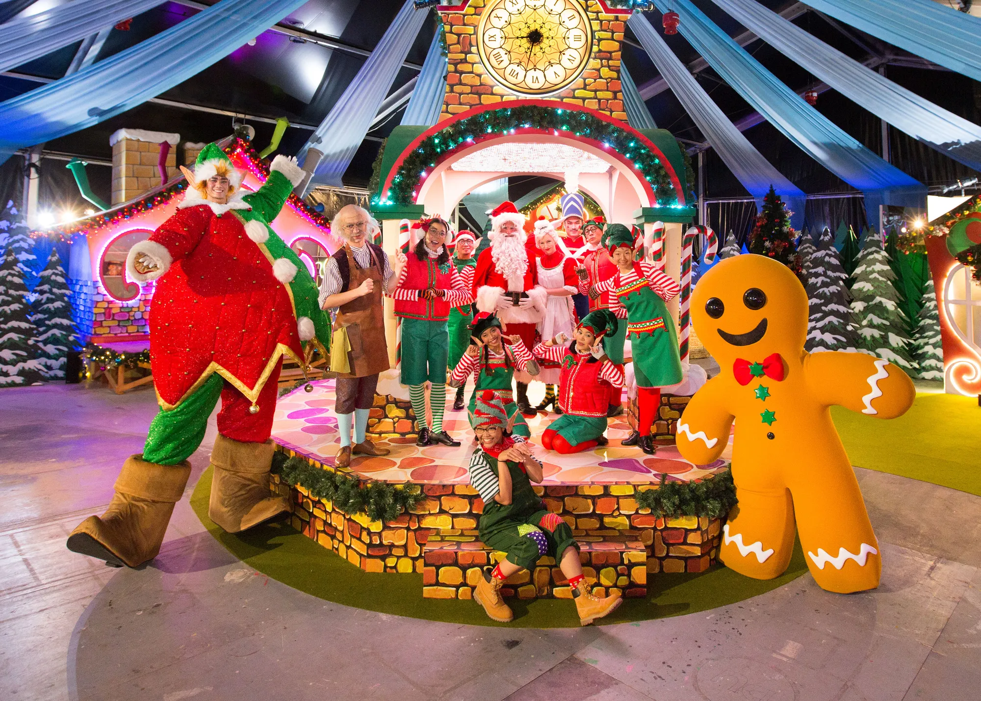 Christmas Characters © Universal Studios Singapore