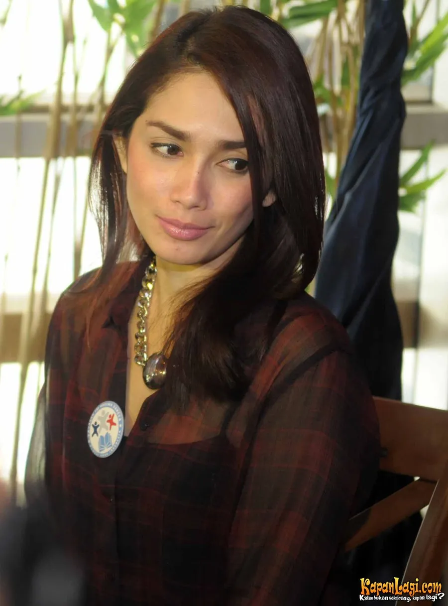 Adanya oknum artis yang menjadi PSK membuat Ussy takut akan efek nama buruk yang mungkin muncul. ©KapanLagi.com®/Bayu Herdianto