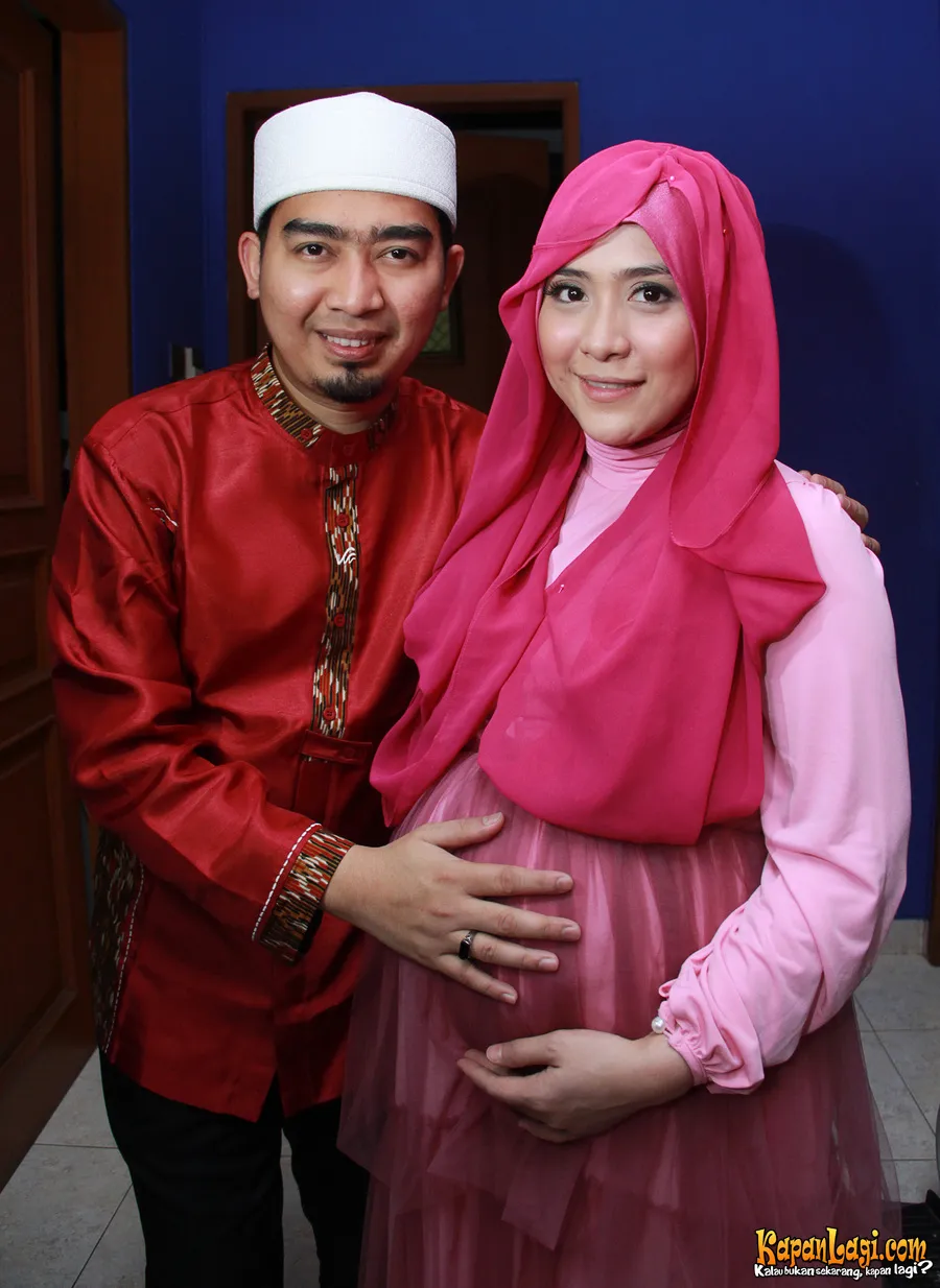Ustaz Solmed dan April Jasmine