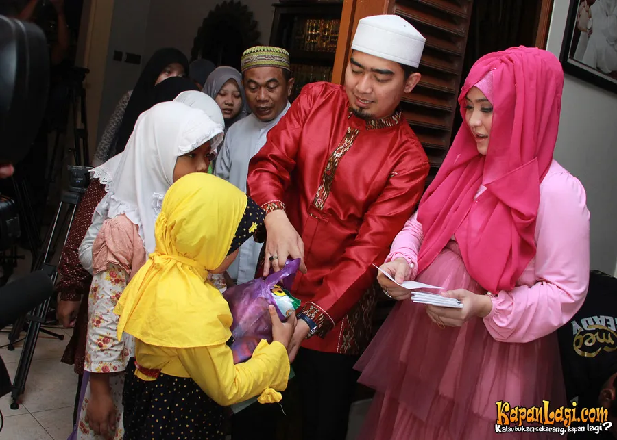 Sebagai penyiar agama, Ustaz Solmed memang berusaha memberikan contoh baik