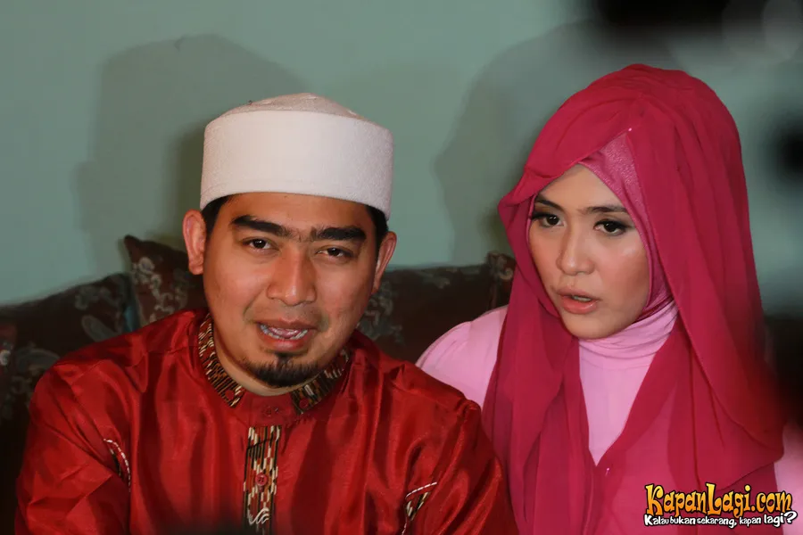 Ustaz Solmed dan April Jasmine