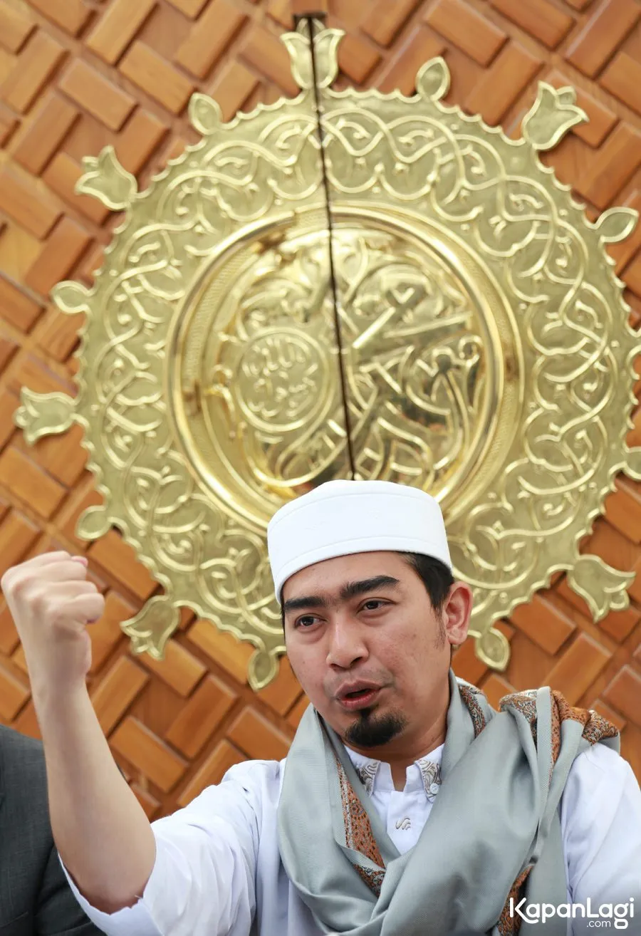 Ustaz Solmed bersyukur sempat dilindungi oleh para jamaah © KapanLagi.com®/Agus Apriyanto