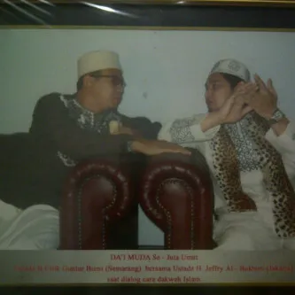 Ustad Guntur dan Uje. foto: Hendra @kapanlagi.com