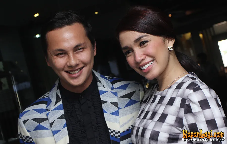 Ussy dan Andhika jaga keharmonisan dengan senantiasa tampil mesra. @KapanLagi.com®