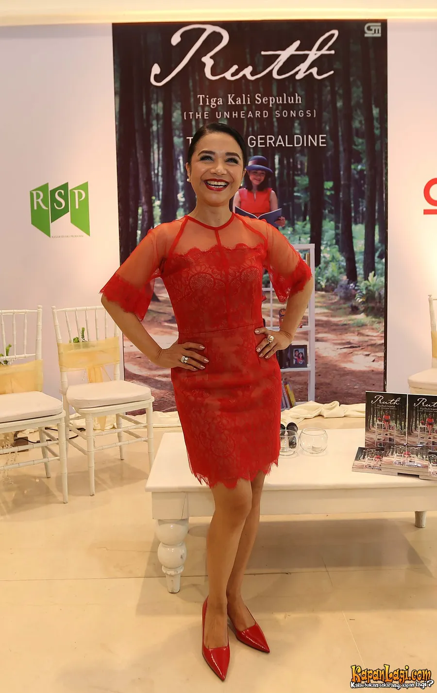 Uthe merilis biografi berjudul TIGA KALI SEPULUH ©KapanLagi.com®/Busan